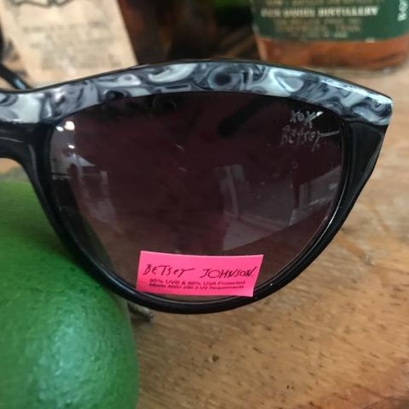 BETSEY JOHNSON Wayfare Marble UV Sunglasses 35